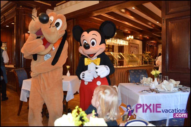 Character dining disneyland