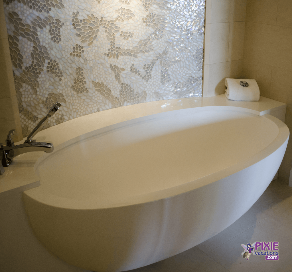 four-seasons-orlando-resort-disney-bathtub-suite