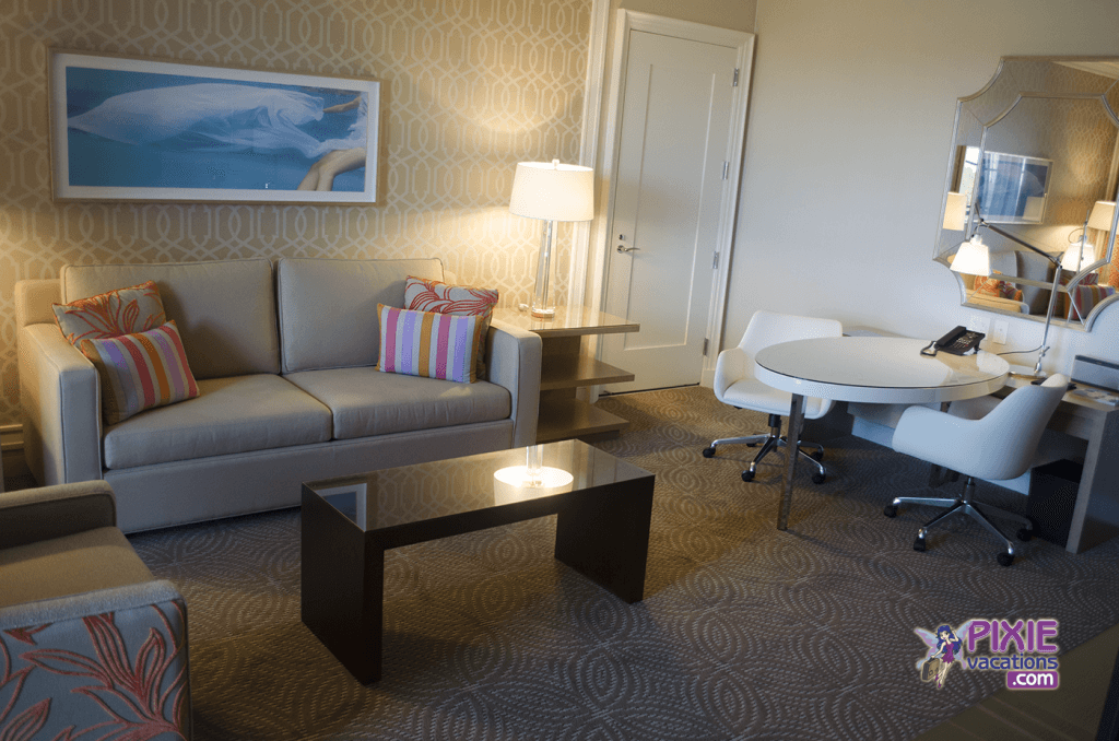 four-seasons-orlando-resort-suite-sittingroom