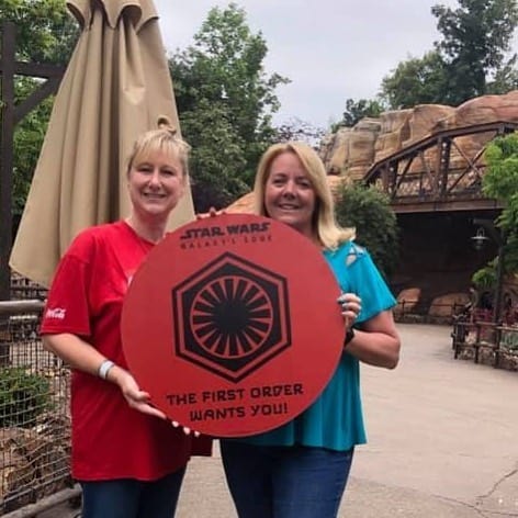 star wars galaxy's Edge Disneyland Lisa and Lauren from MouseChat.net Podcast take you on a tour.