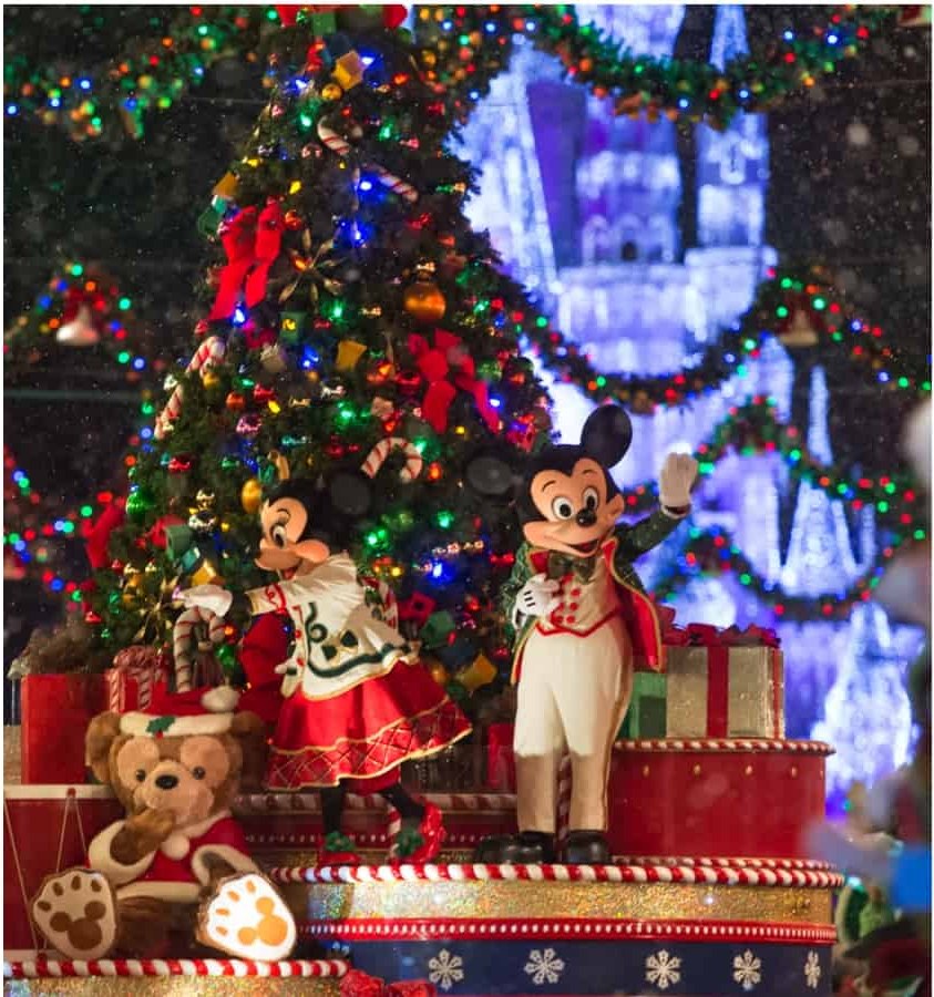 Mickey and Minnie in front of the Christmas tree at Mickey's Very Merry Christmas Party